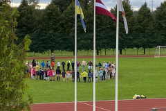 Skolēni stadionā