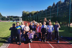 Skolēni sporta dienā