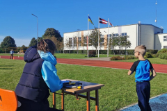 Skolēni sporta dienā