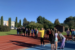 Skolēni sporta dienā