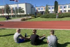 Skolēni sporta dienā