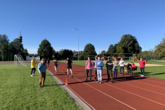 Skolēni sporta dienā