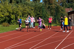 Skolēni sporta dienā