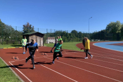 Skolēni sporta dienā