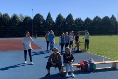 Skolēni sporta dienā