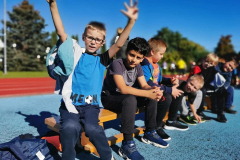 Skolēni sporta dienā