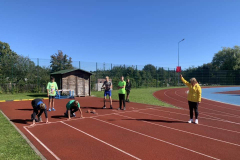 Skolēni sporta dienā