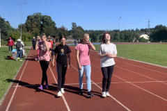 Skolēni sporta dienā