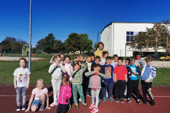 Skolēni sporta dienā