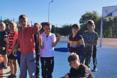Skolēni sporta dienā