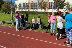 Skolēni sporta dienā