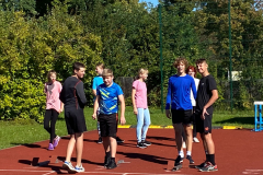 Skolēni sporta dienā